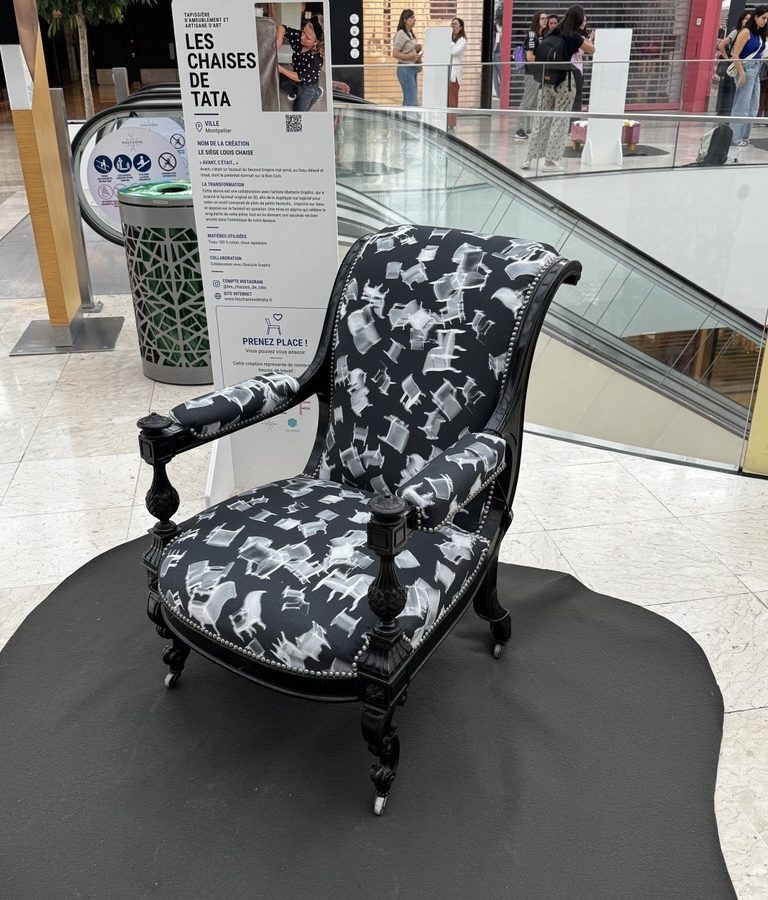 Fauteuil transformé à partir de mobilier et de matériaux existants